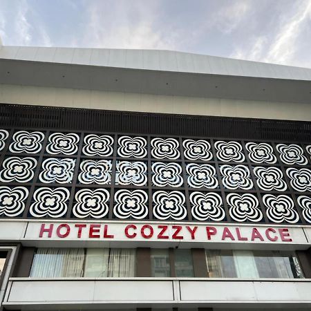 Hotel Cozzy Palace Surat Exterior photo