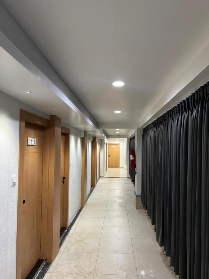 Hotel Cozzy Palace Surat Exterior photo